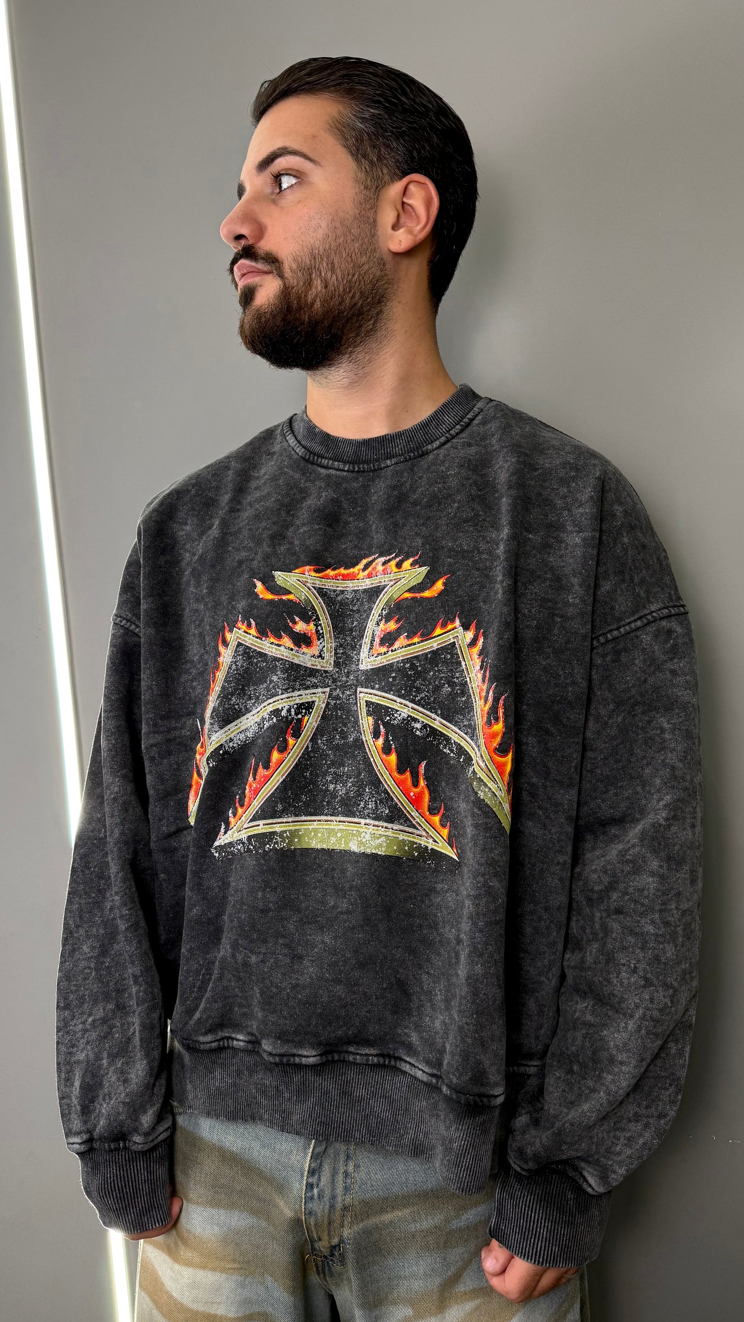 FELPA BOXY CROSS FLAME BNK