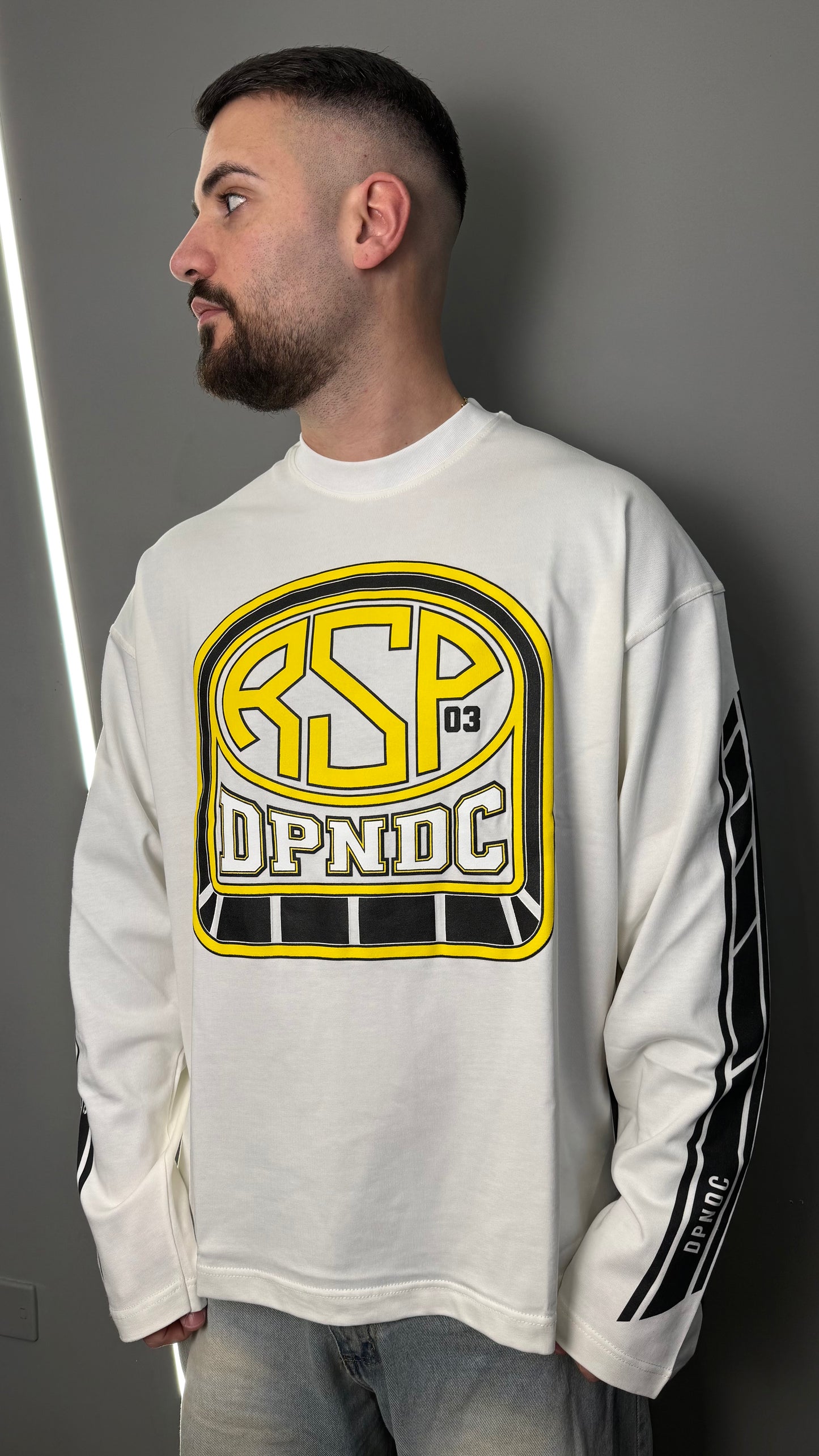 T-SHIRT DEPENDENCIA LOGO WHITE